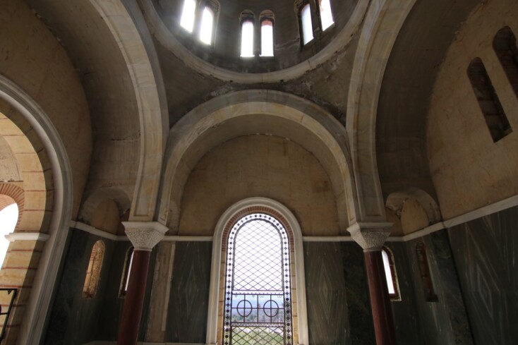 Εσωτερική άποψη του βασιλικού Μαυσωλείου στο Τατόι