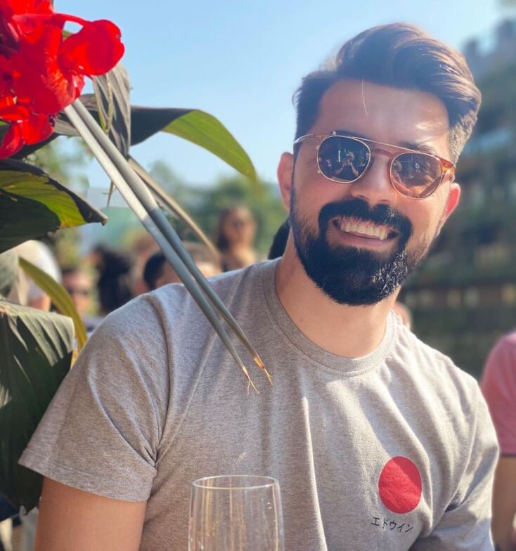 O Mάρκος ζει και εργάζεται στο Λονδίνο