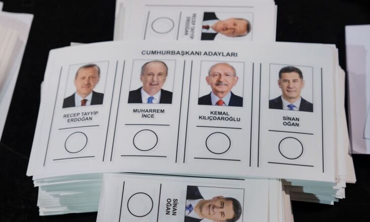 Οι Τούρκοι ψηφίζουν, οι Έλληνες περιμένουν να δουν το αποτέλεσμα