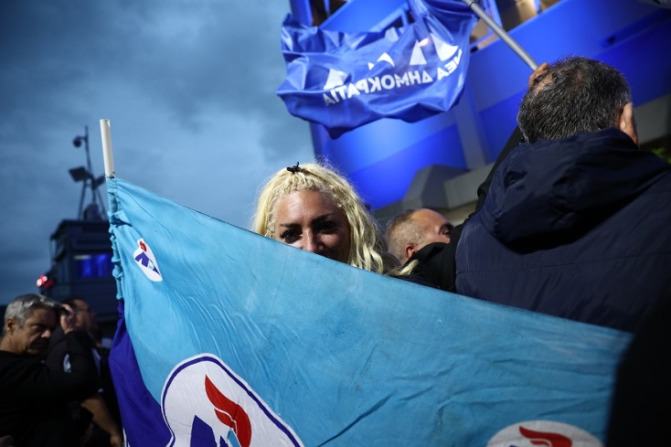 Πανηγυρικό κλίμα στην Πειραιώς - «Μούδιασμα» στον ΣΥΡΙΖΑ