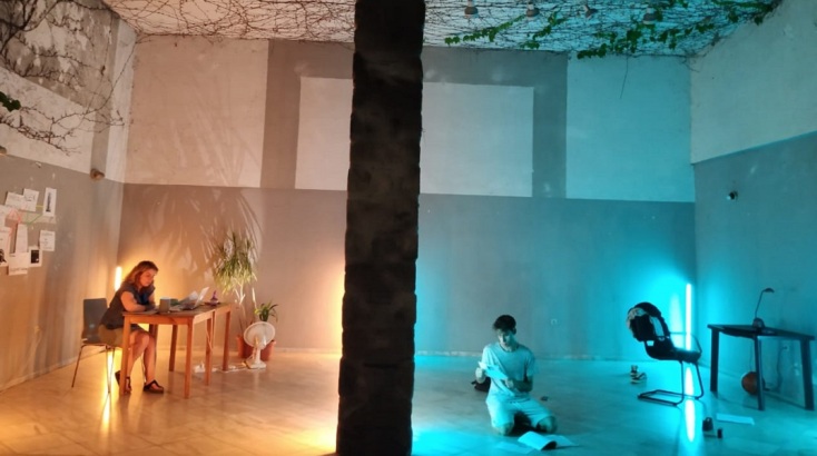 Από την performance ALEX(A) της Γιώτας Αργυροπούλου. 