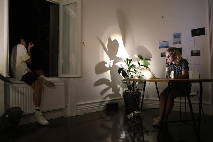 Από την performance ALEX(A) της Γιώτας Αργυροπούλου. 