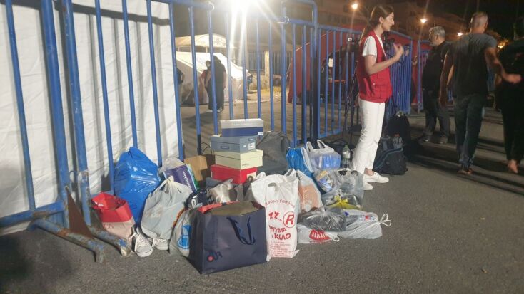 Σκάφος του λιμενικού μεταφέρει σορούς μεταναστών στην Καλαμάτα