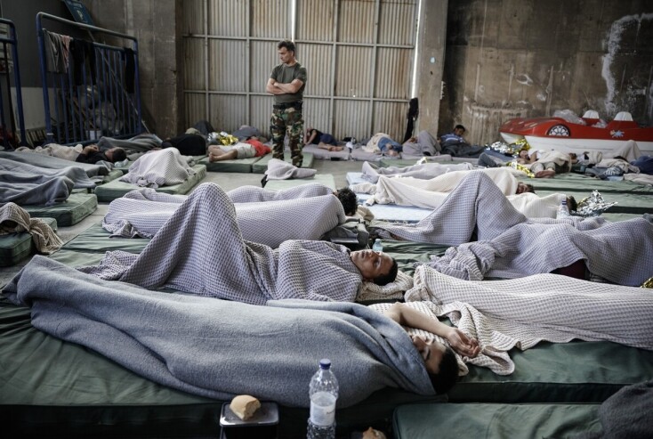 Στοιβαγμένοι σε κατάστρωμα και αμπάρια οι μετανάστες - Δραματικά στιγμιότυπα από την επιχείρηση στην Πύλο