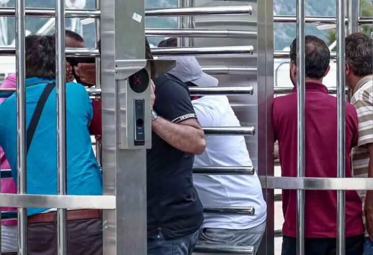 Διπλό δράμα για διασωθέντες και συγγενείς προσφύγων μετά το ναυάγιο της Πύλου