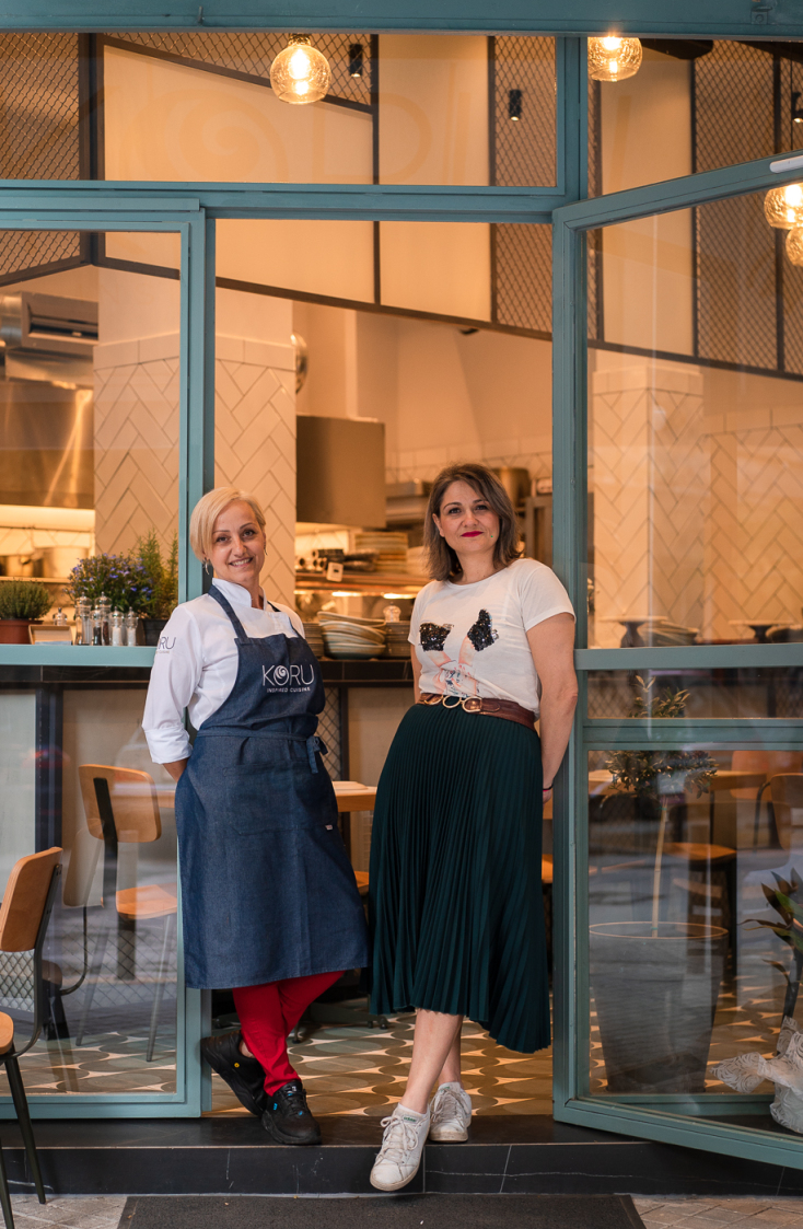 Η Κέλλυ Αλιμπινίση και η Πελαγία Καραηλιή 