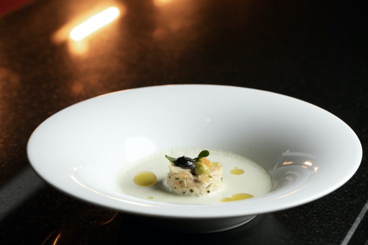 Δροσερή καβουρόσουπα γιαούρτι, αβοκάντο, αυγοτάραχο