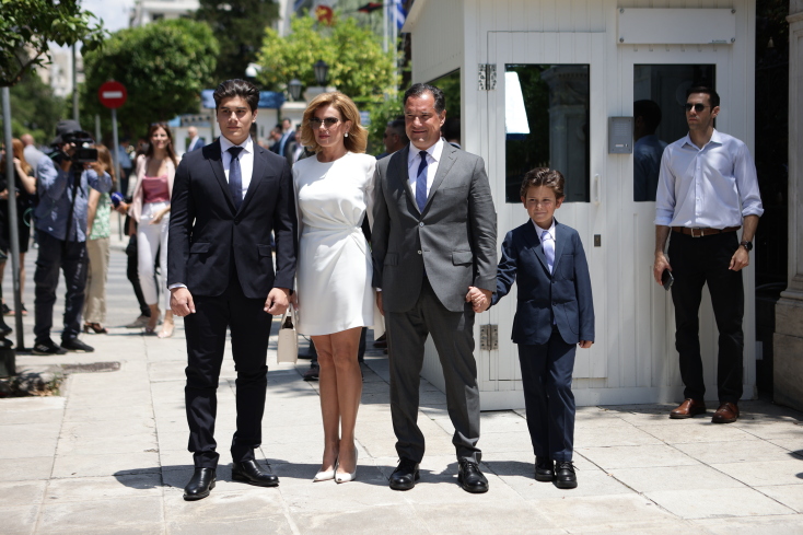 Ο υπουργός Εργασίας, Άδωνις Γεωργιάδης με τη σύζυγό του, Ευγενία Μανωλίδου και τα δύο παιδιά τους