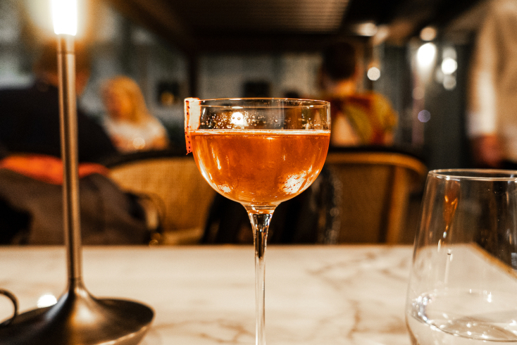 Όλυμπος Νάουσσα: Τα πιάτα, τα κοκτέιλ, η καλοκαιρινή κουζίνα του Δημήτρη Τασιούλα στο εμβληματικό εστιατόριο της Θεσσαλονίκης.