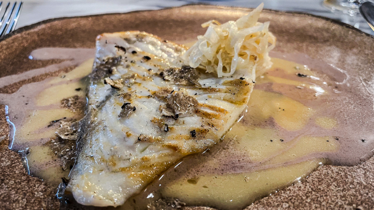 Όλυμπος Νάουσσα: Τα πιάτα, τα κοκτέιλ, η καλοκαιρινή κουζίνα του Δημήτρη Τασιούλα στο εμβληματικό εστιατόριο της Θεσσαλονίκης.