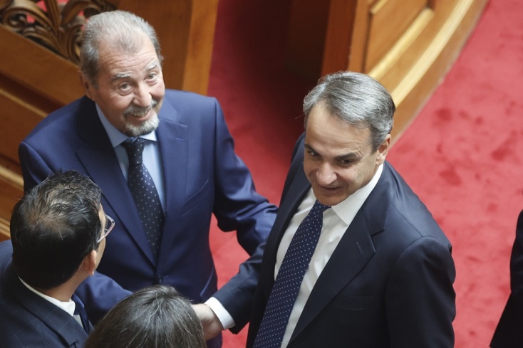 Ο Κυριάκος Μητσοτάκης με τον «παλαιότερο» βουλευτή, Γιάννη Τραγάκη