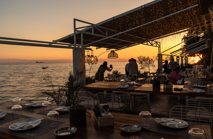 Μαϊάμι: Στο ιστορικό εστιατόριο της Θεσσαλονίκης για εκλεκτή ψαροφαγία και ηλιοβασιλέματα 