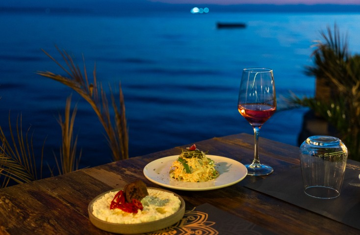 Μαϊάμι: Στο ιστορικό εστιατόριο της Θεσσαλονίκης για εκλεκτή ψαροφαγία και ηλιοβασιλέματα 