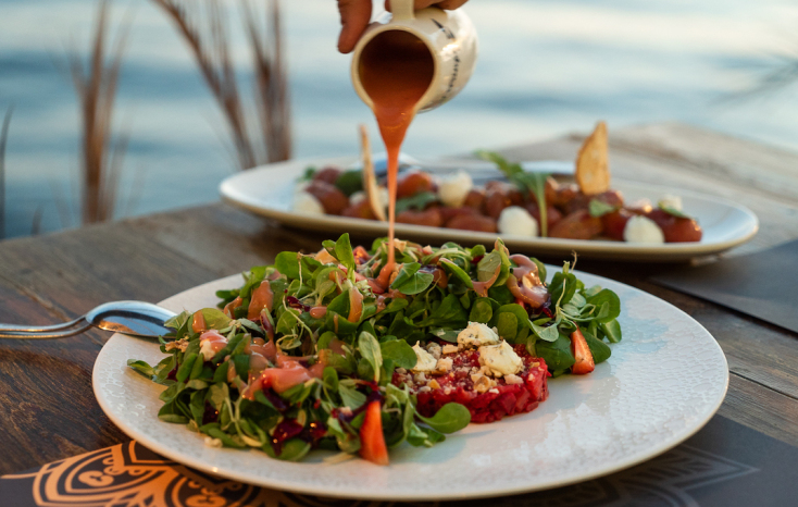 Μαϊάμι: Στο ιστορικό εστιατόριο της Θεσσαλονίκης για εκλεκτή ψαροφαγία και ηλιοβασιλέματα 