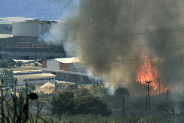 Φωτιά στο Λουτράκι