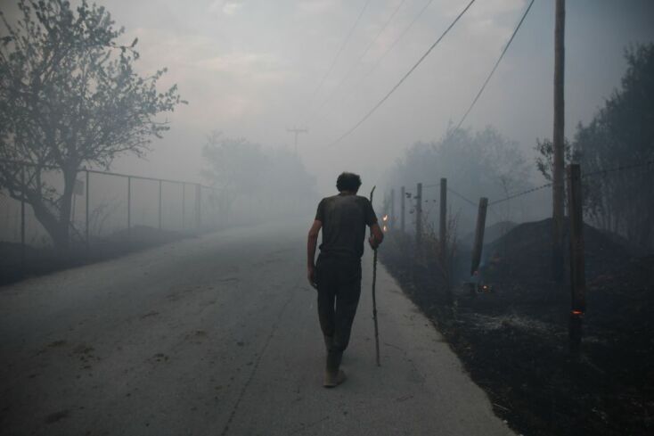 «Πόλεμος» με τις φλόγες σε πολλαπλά μέτωπα