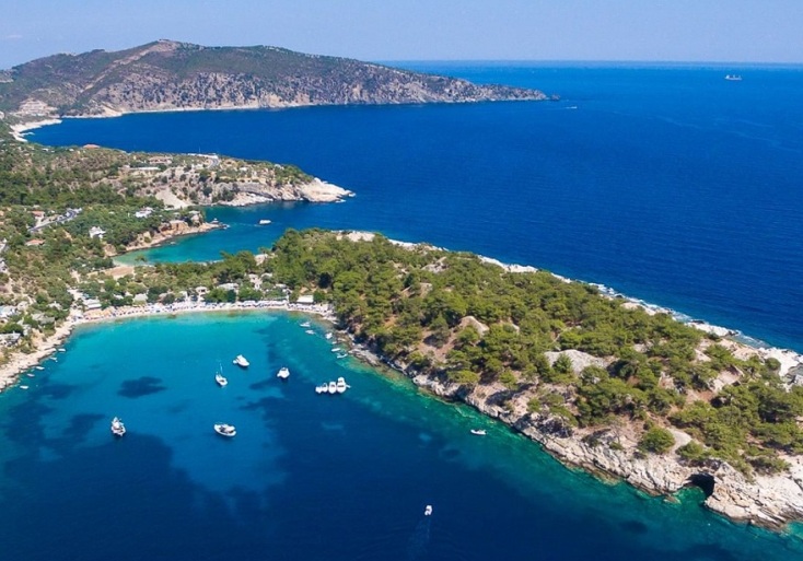 Τούρκοι τουρίστες «πλημμυρίζουν» μετά από επτά χρόνια τις ακτές της Θάσου