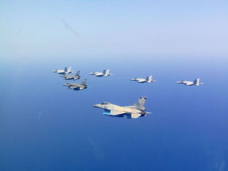 Εντυπωσιακές εικόνες από την άσκηση με το αεροπλανοφόρο USS Gerald R. Ford