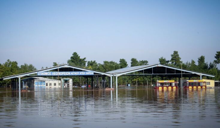 Αγωνία στη Λάρισα εξαιτίας του φουσκωμένου Πηνειού