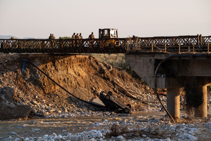 Κατασκευή γέφυρας από τον στρατό στο Πήλιο