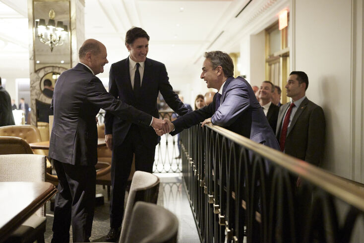 Χειραψία του Κυριάκου Μητσοτάκη με Όλαφ Σόλτς και Τζάστιν Τριντό στο περιθώριο της Γενικής Συνέλευσης του ΟΗΕ