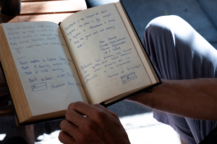 Ο Φίλιππος Μπαντής φτιάχνει την καλύτερη μπουγάτσα στη Θεσσαλονίκη και τον γαλαξία