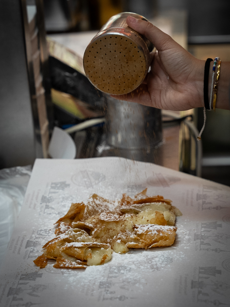 Ο Φίλιππος Μπαντής φτιάχνει την καλύτερη μπουγάτσα στη Θεσσαλονίκη και τον γαλαξία