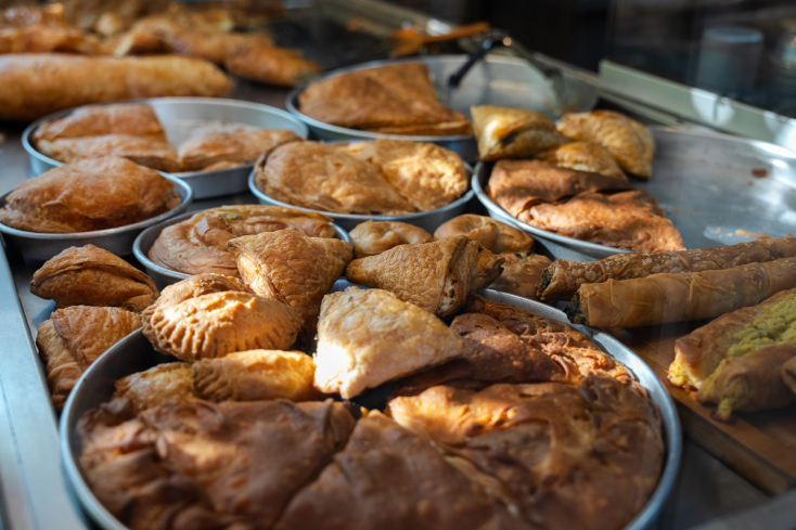 Ο Φίλιππος Μπαντής φτιάχνει τις πιο διάσημες μπουγάτσες στη Θεσσαλονίκη