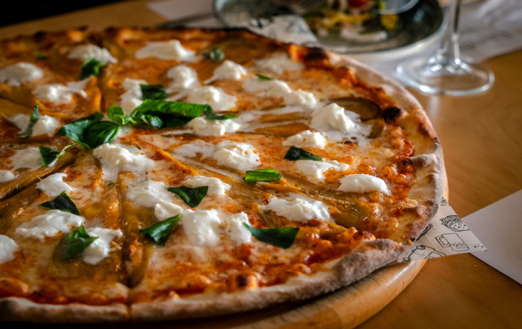 High School Pizza Bar: Italiano vero με φόντο τον Όλυμπο