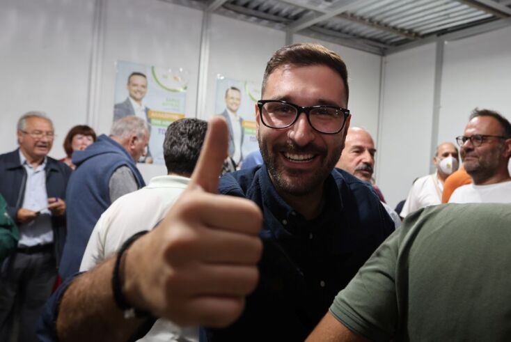 Στιγμιότυπα από τους πανηγυρισμούς για τη νίκη του Χάρη Δούκα