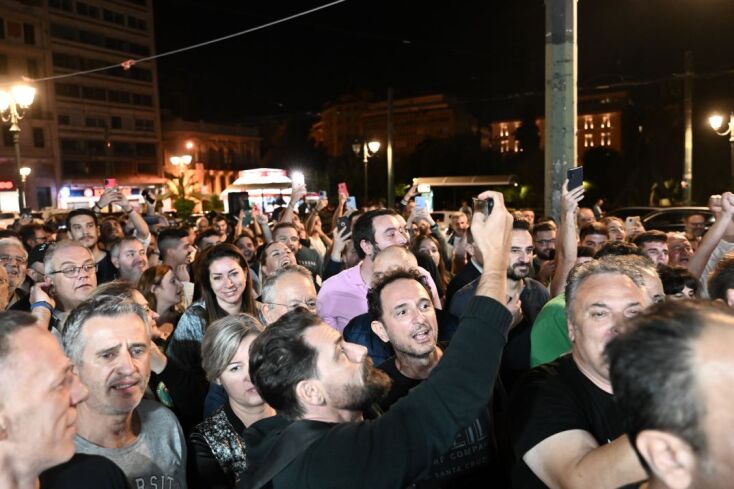 Στιγμιότυπα από τους πανηγυρισμούς για τη νίκη του Χάρη Δούκα