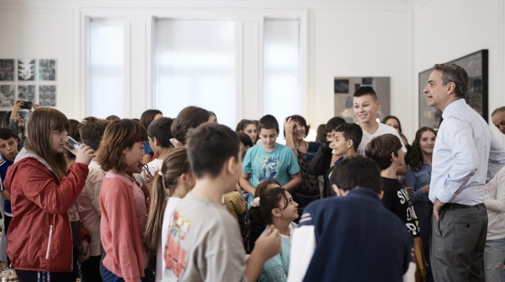  Υποδέχθηκε μαθητές του 130ού δημοτικού σχολείου ο Κυριάκος Μητσοτάκης