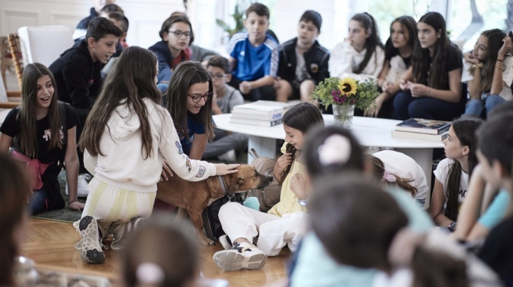  Υποδέχθηκε μαθητές του 130ού δημοτικού σχολείου ο Κυριάκος Μητσοτάκης
