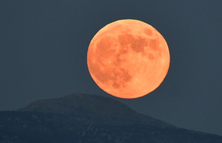 Το «φεγγάρι του κυνηγού» στον νυχτερινό ουρανό της 28ης Οκτωβρίου