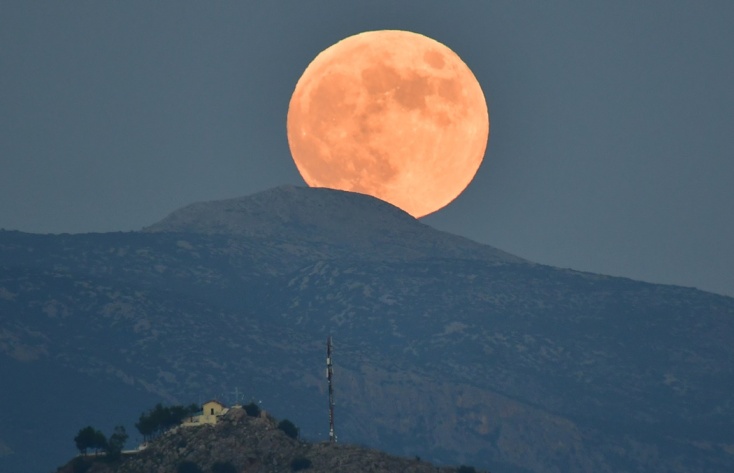 Το «φεγγάρι του κυνηγού» στον νυχτερινό ουρανό της 28ης Οκτωβρίου