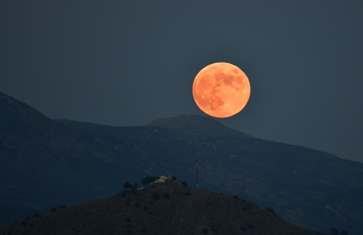 Το «φεγγάρι του κυνηγού» στον νυχτερινό ουρανό της 28ης Οκτωβρίου