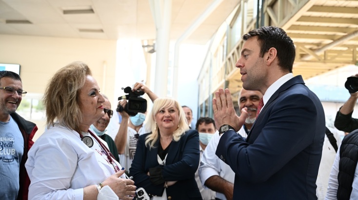 Στέφανος Κασσελάκης για την επίσκεψη στο «Γεννηματάς»: Είμαι 1.000% δίπλα στους εργαζόμενους