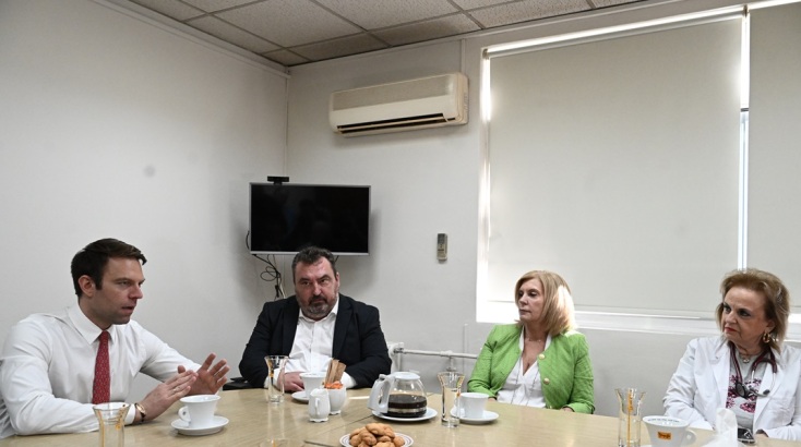 Στέφανος Κασσελάκης για την επίσκεψη στο «Γεννηματάς»: Είμαι 1.000% δίπλα στους εργαζόμενους