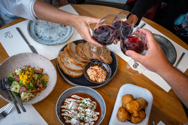 Στο εστιατόριο  Αλεπού του Ανδρέα Κλαυδιανού στη Θεσσαλονίκη