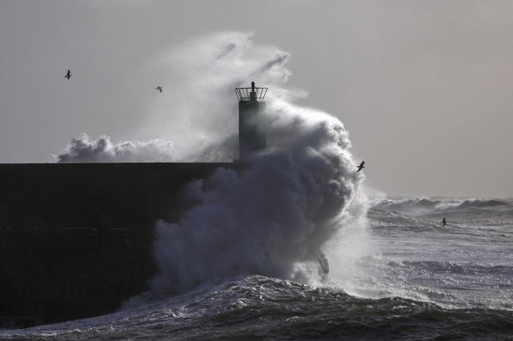 Τεράστια κύματα στην Ισπανία