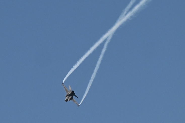 Αεροπορική επίδειξη στον Φλοίσβο για τον εορτασμό του Προστάτη της Πολεμικής Αεροπορίας