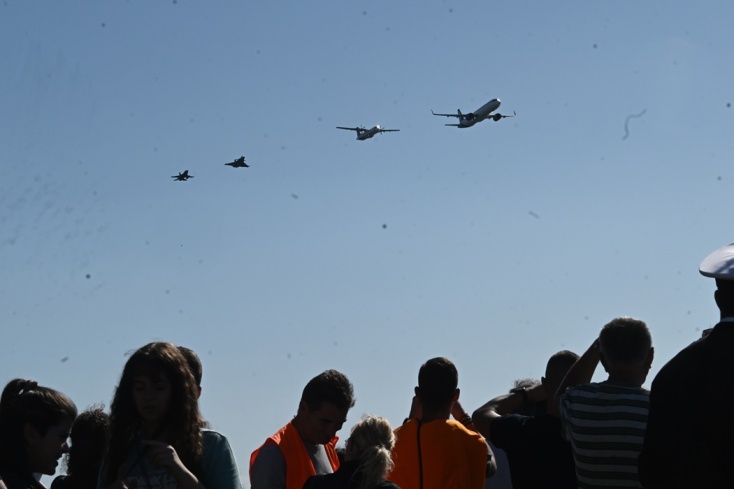  Μαχητικά έσκισαν τον ουρανό στα νότια προάστια 