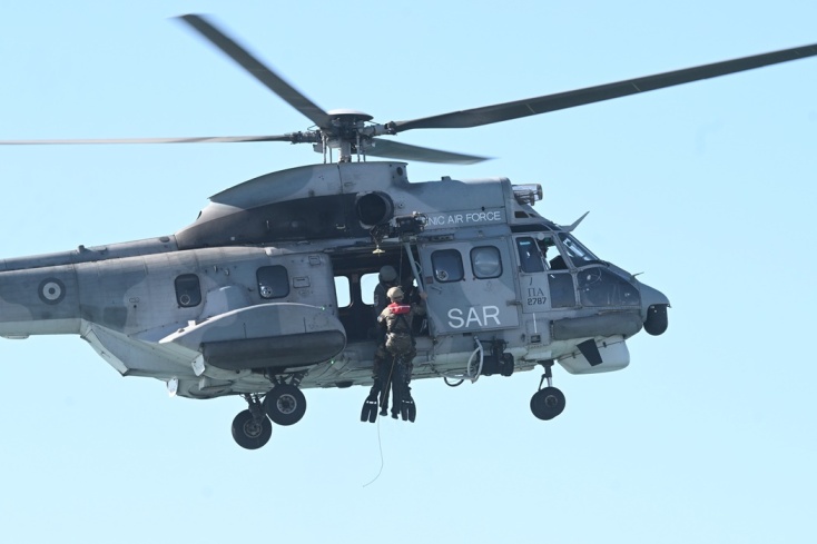  Μαχητικά έσκισαν τον ουρανό στα νότια προάστια 