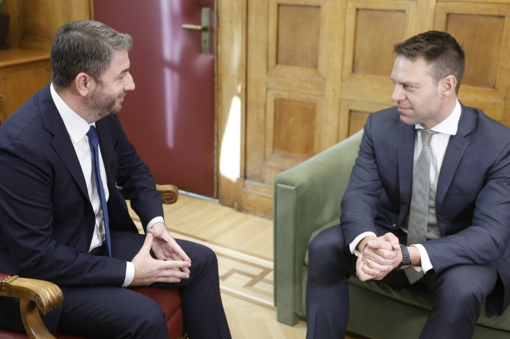 Συνάντηση Κασσελάκη-Ανδρουλάκη στη Βουλή