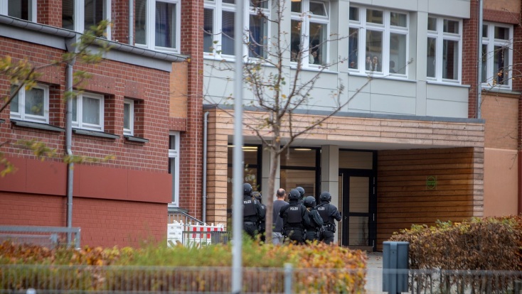 Μεταξύ 12 και 16 ετών οι δύο ένοπλοι Μαθητές που εισέβαλλαν σε σχολείο  του Αμβούργου