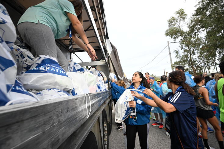 Οι δρομείς αφήνουν τα πράγματά τους