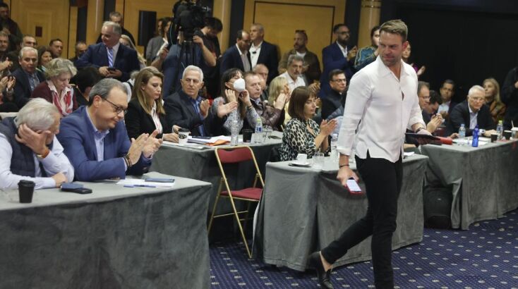 O Στέφανος Κασσελάκης κλείνει τη συνεδρίαση της Κεντρικής Επιτροπής