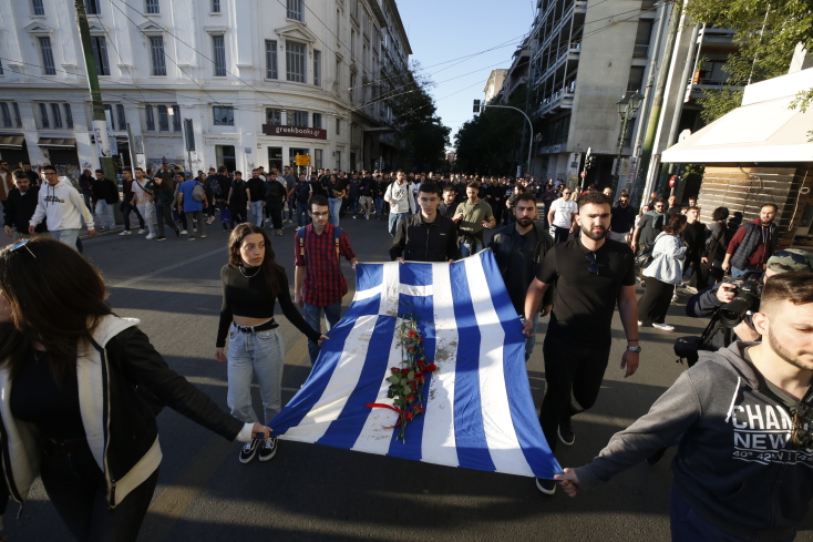 Το μπλοκ της ΠΑΣΠ με την αιματοβαμμένη σημαία