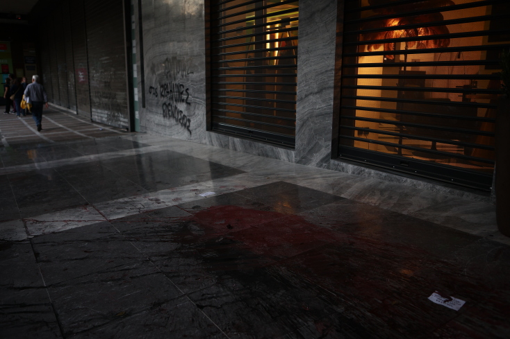 Μπογιές σε γνωστό ξενοδοχείο της Σταδίου κατά την πορεία του Πολυτεχνείου