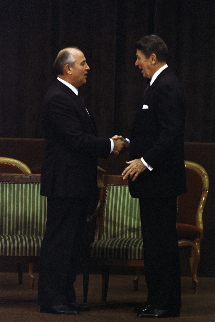 Σαν σήμερα 19 Νοεμβρίου 1985 πραγματοποιήθηκε η ιστορική συνάντηση Ρήγκαν - Γκορμπατσόφ